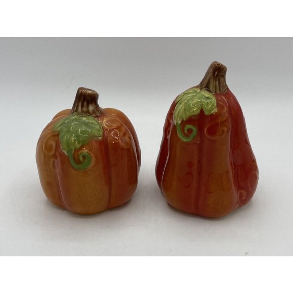 Fall Pumpkins Orange Ceramic Salt And Pepper Shakers Harvest Thanksgiving - Picture 1 of 5